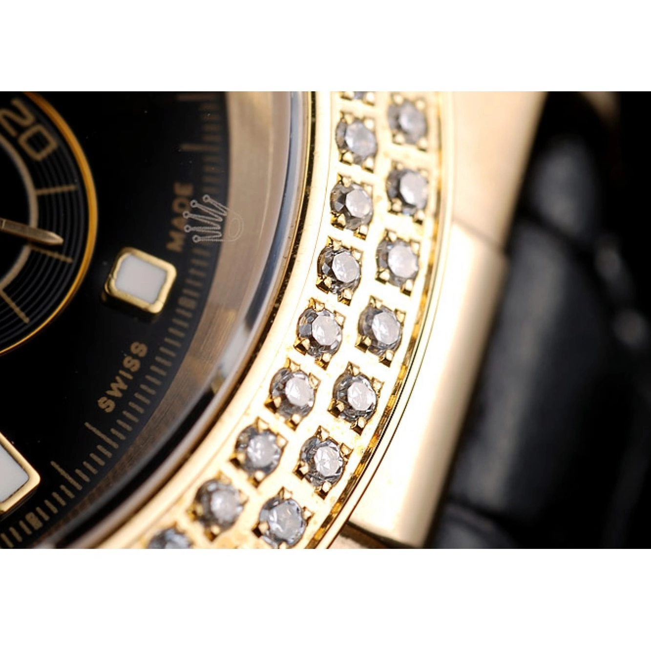 Aaa replica watch Crystal Daytona Dial Rolex Case Black Bezel Studded Gold 0707
